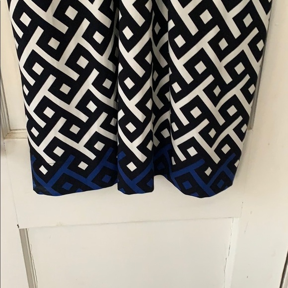 Donna Morgan geometric flowy dress size 10 - Picture 4 of 4